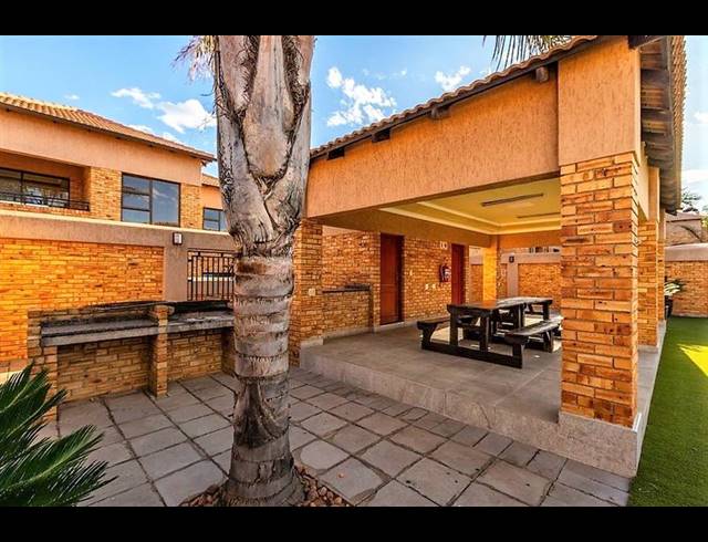 2 BEDROOM APARTMENT FOR SALE IN RAVENSWOOD